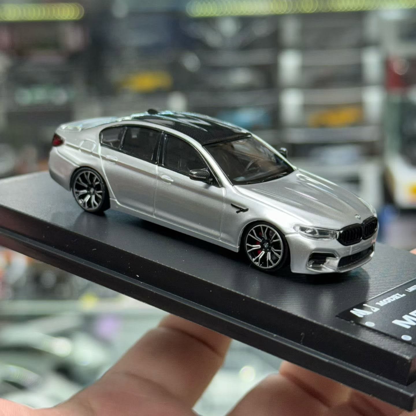 MJ Model 1/64 BMW M5 (F90) Limited To 999 Pcs With Acrylic Case