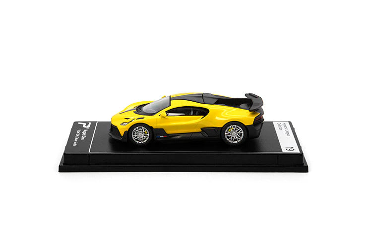 PosterCars 1:64 Bugatti Divo (Jaune Soufre)
