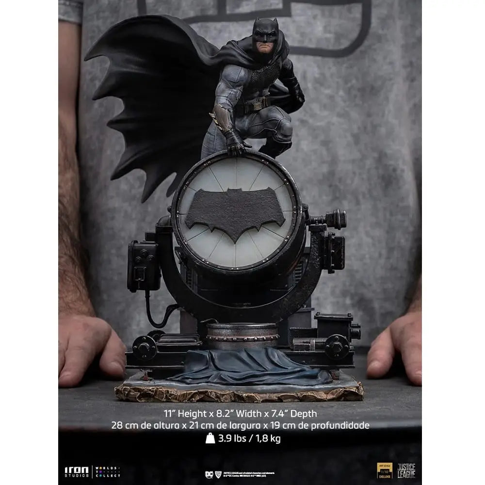 Batman on Batsignal Deluxe – Juistice League – DC Comics – Art Scale 1/10 – Iron Studios