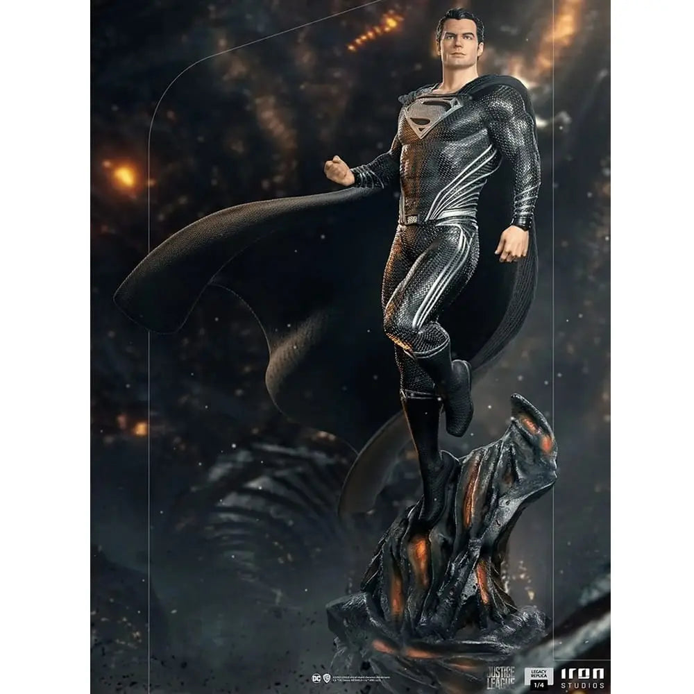 Statue Superman Black Suit – Zack Snyder`s Justice League – Legacy Replica 1/4 Scale by Iron Studios