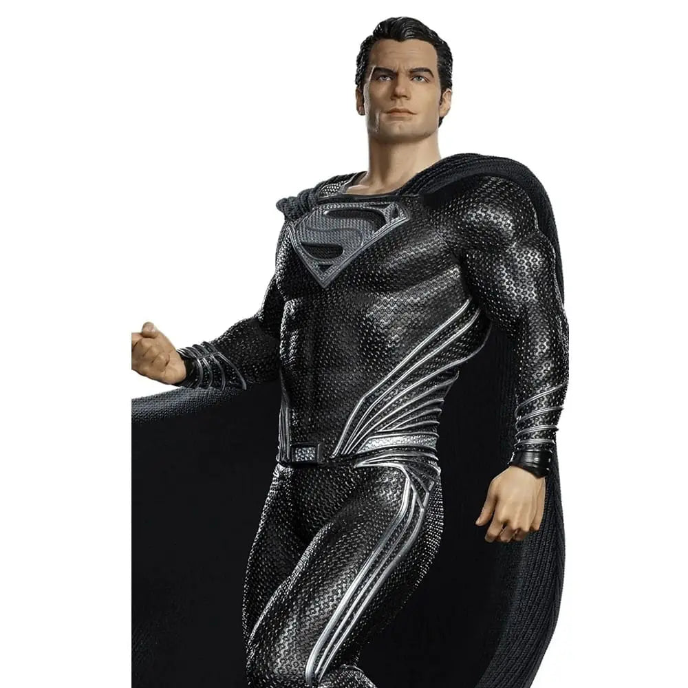Statue Superman Black Suit – Zack Snyder`s Justice League – Legacy Replica 1/4 Scale by Iron Studios