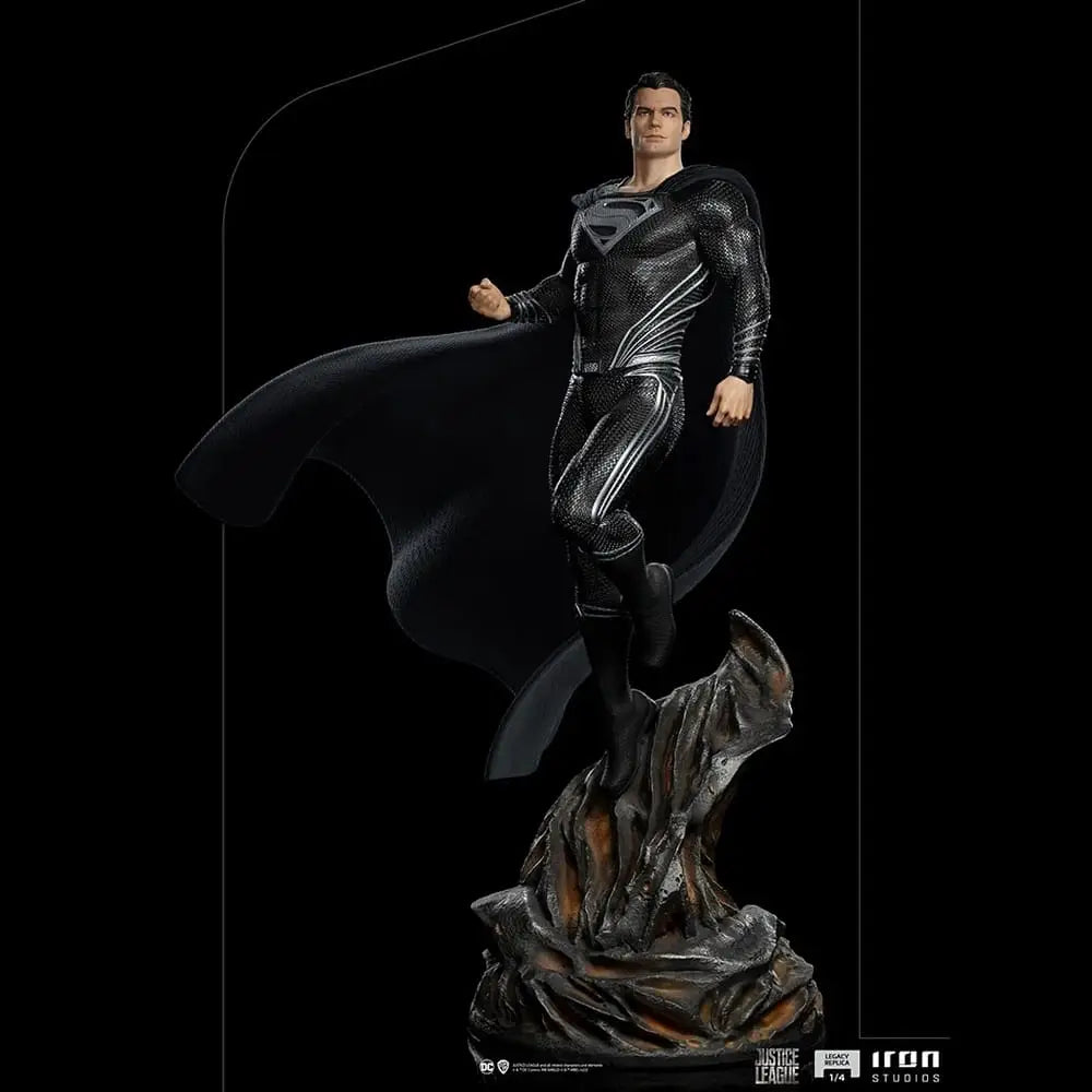 Statue Superman Black Suit – Zack Snyder`s Justice League – Legacy Replica 1/4 Scale by Iron Studios