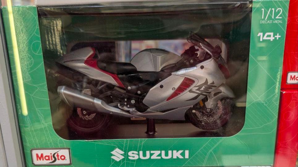Maisto Suzuki Hayabusa Motorbike 1:12 Die-Cast Scale Model