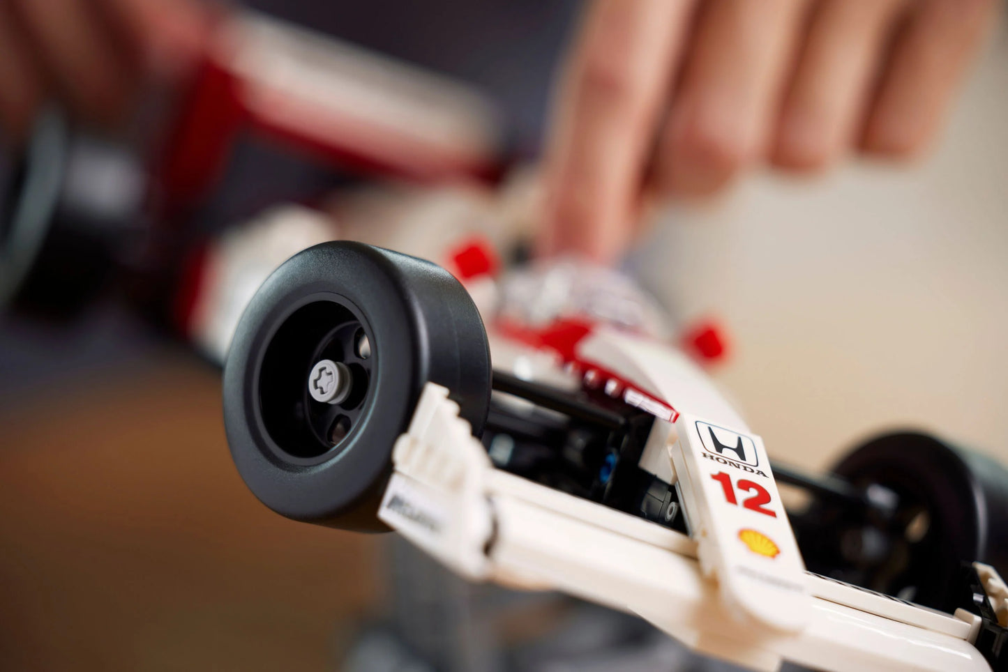 Lego Icons McLaren MP4/4 & Ayrton Senna