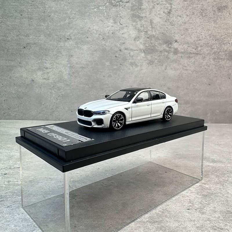 MJ Model 1/64 BMW M5 (F90) Limited To 999 Pcs With Acrylic Case