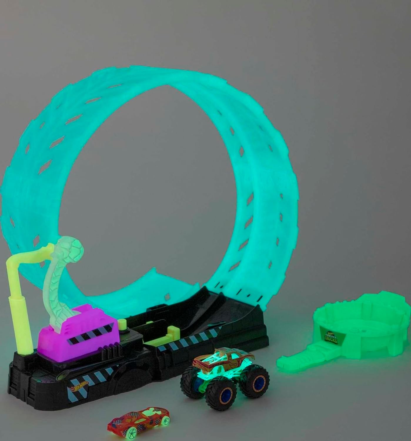 Hot Wheels Monster Trucks Glow in The Dark Epic Loop Challenge Playset