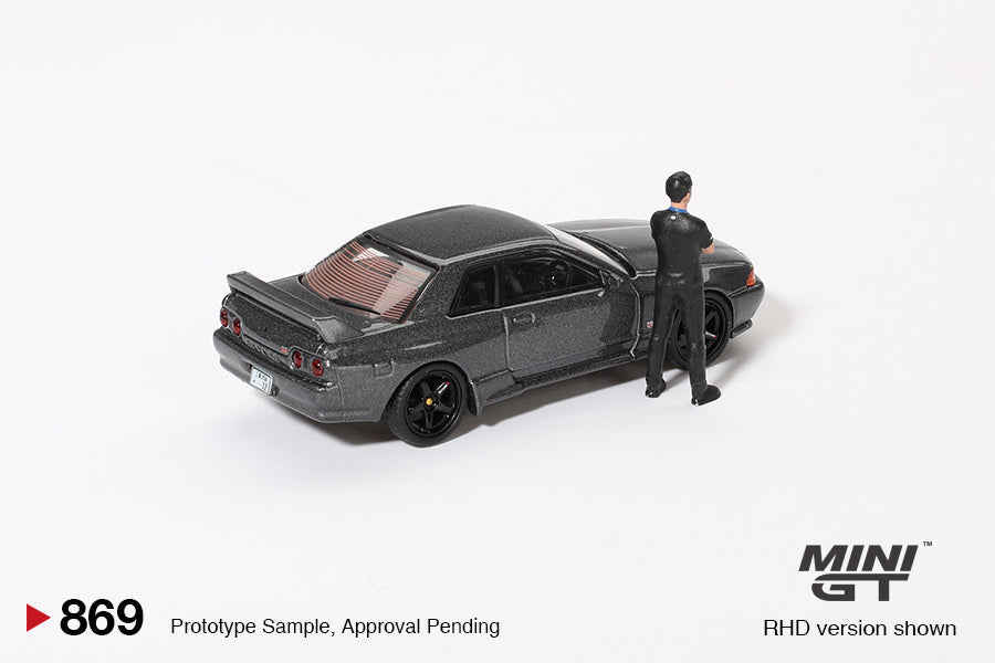 Mini GT Nissan Skyline GT-R (R32) With Matsuda Figure