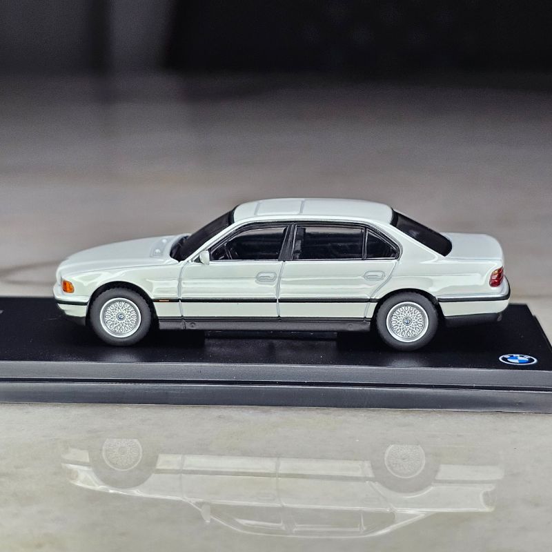 AR Box Almost Real 1/64 BMW Collection Series BMW 750iL With Acrylic Box