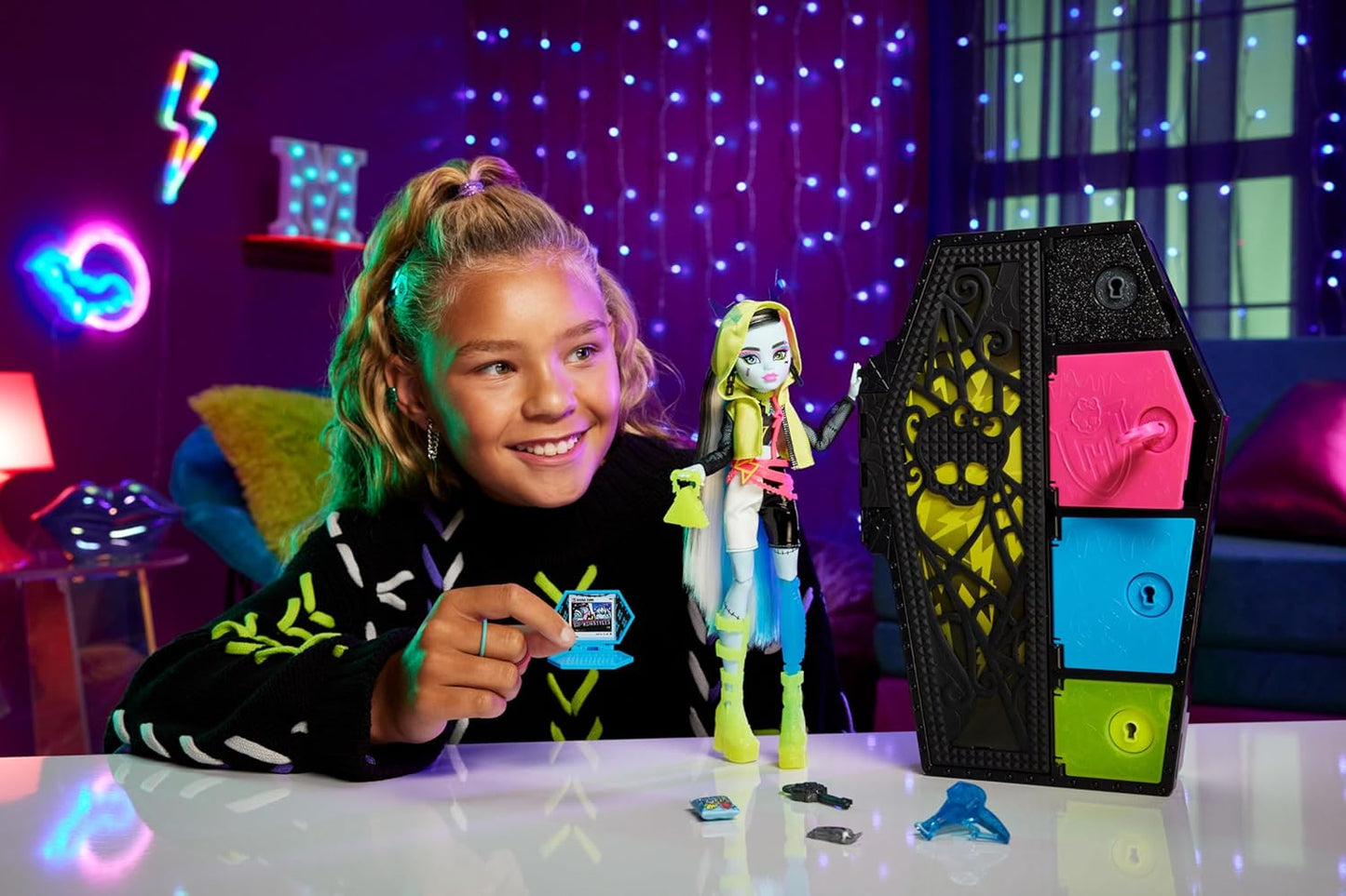 Monster High™ Doll and Fashion Set, Frankie Stein™ Doll, Skulltimate Secrets™