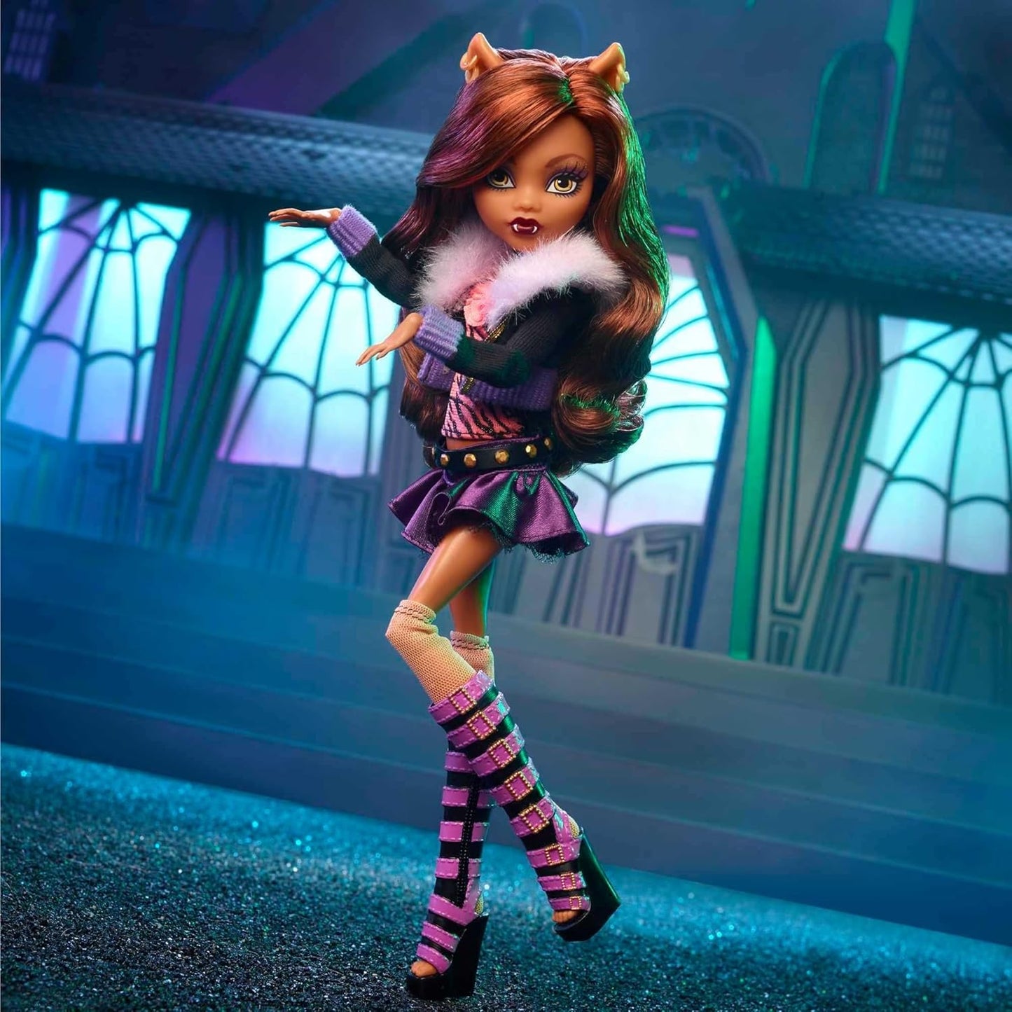 Monster High Clawdeen Wolf Reproduction Doll With Doll Stand & Accessories