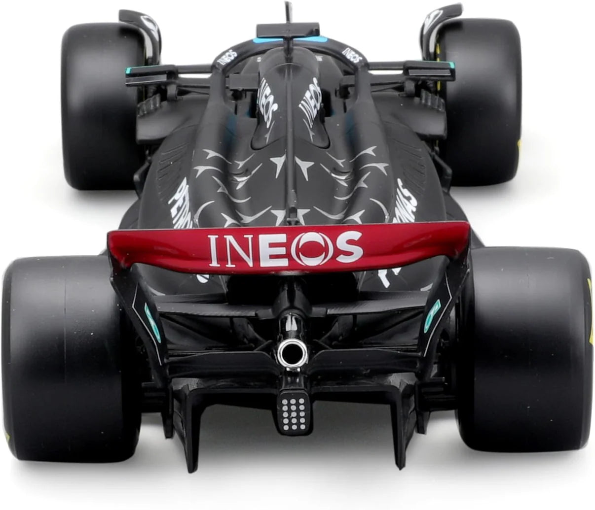 Bburago 1/24 Mercedes-AMG F1 W14 E Performance #63 George Russel With Acrylic Case