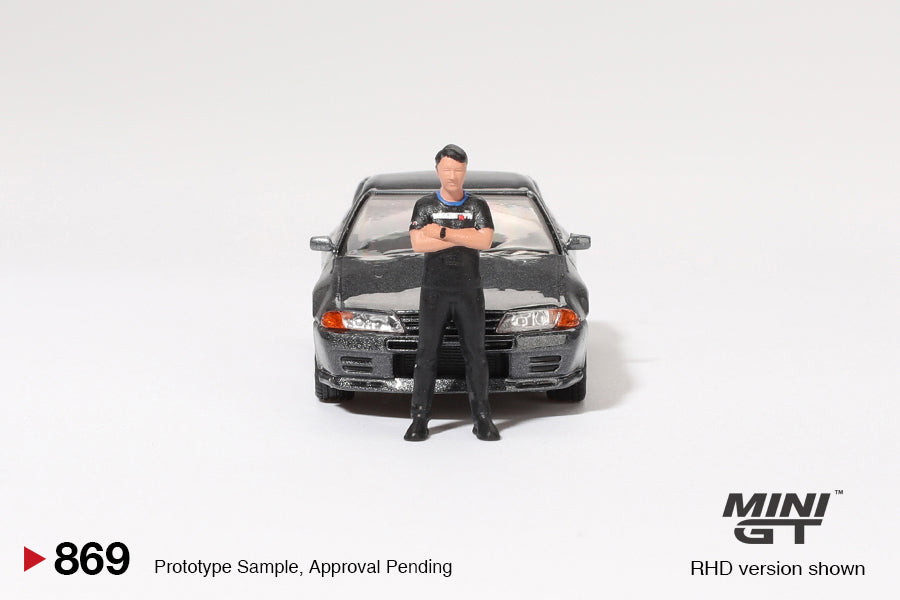 Mini GT Nissan Skyline GT-R (R32) With Matsuda Figure