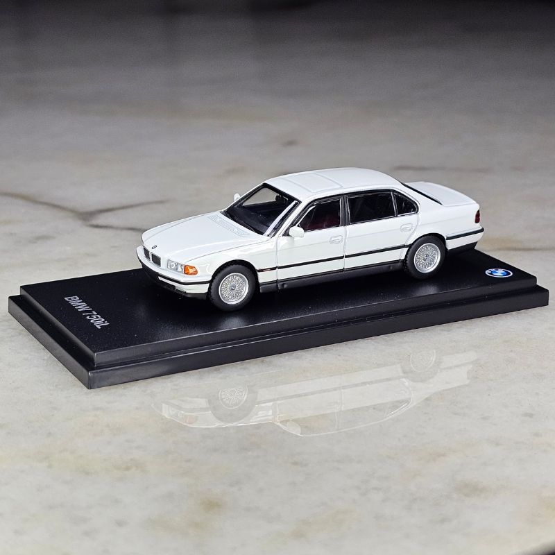 AR Box Almost Real 1/64 BMW Collection Series BMW 750iL With Acrylic Box