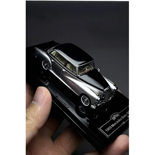 GFCC 1/64 1959 Mercedes Benz 300D [ Silver ] Limited Edition 234/300 With Acrylic Case