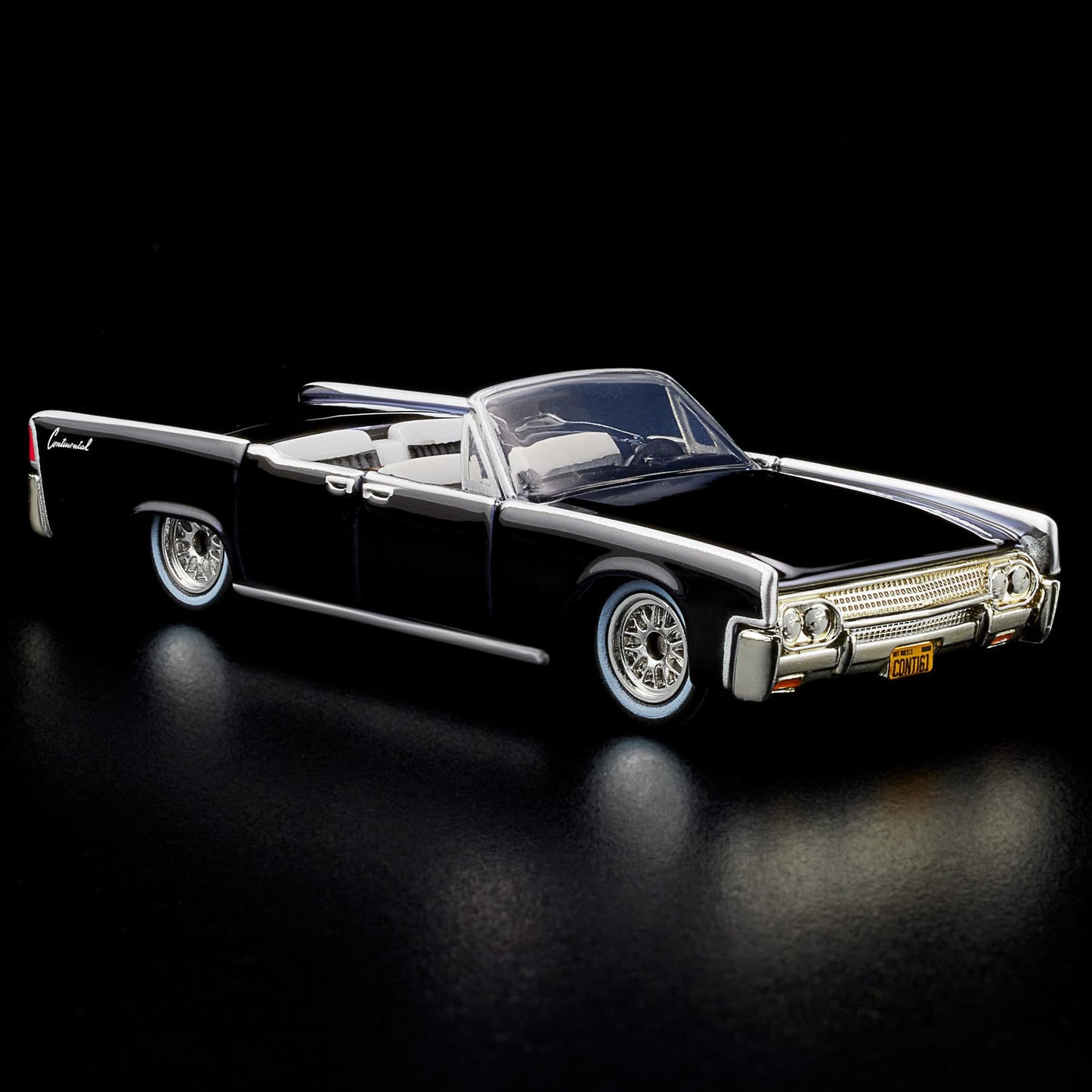 Hot Wheels '61 Lincoln Continental Red Line Club Exclusive With Acrylic Case