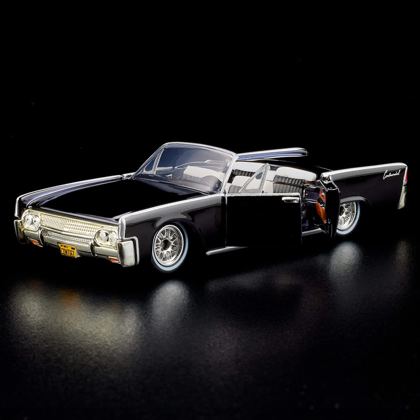 Hot Wheels '61 Lincoln Continental Red Line Club Exclusive With Acrylic Case