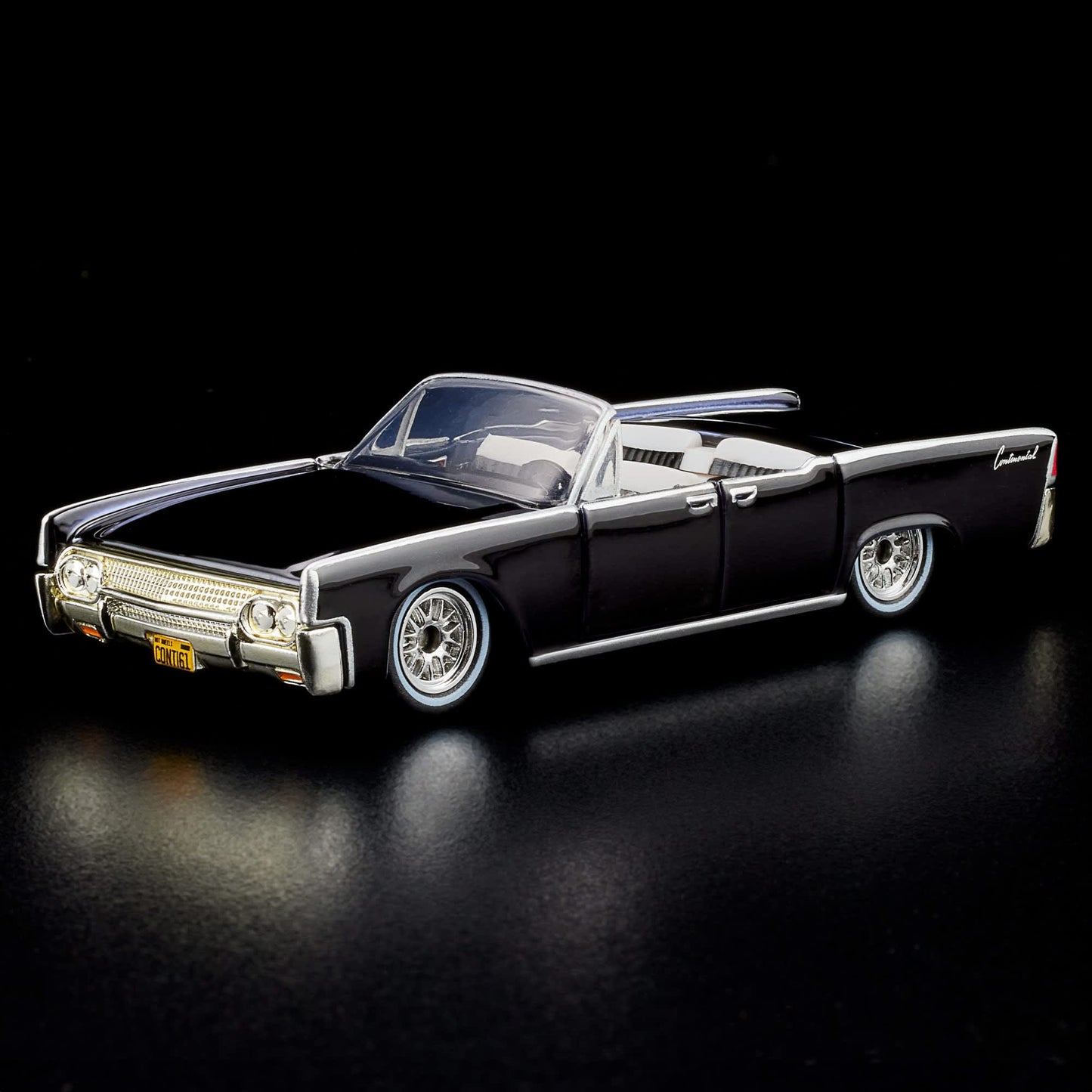 Hot Wheels '61 Lincoln Continental Red Line Club Exclusive With Acrylic Case