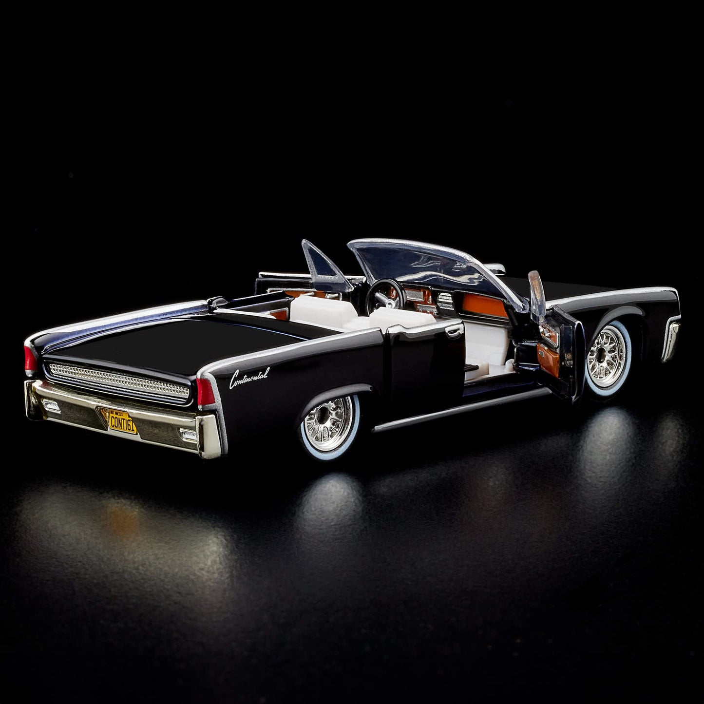 Hot Wheels '61 Lincoln Continental Red Line Club Exclusive With Acrylic Case