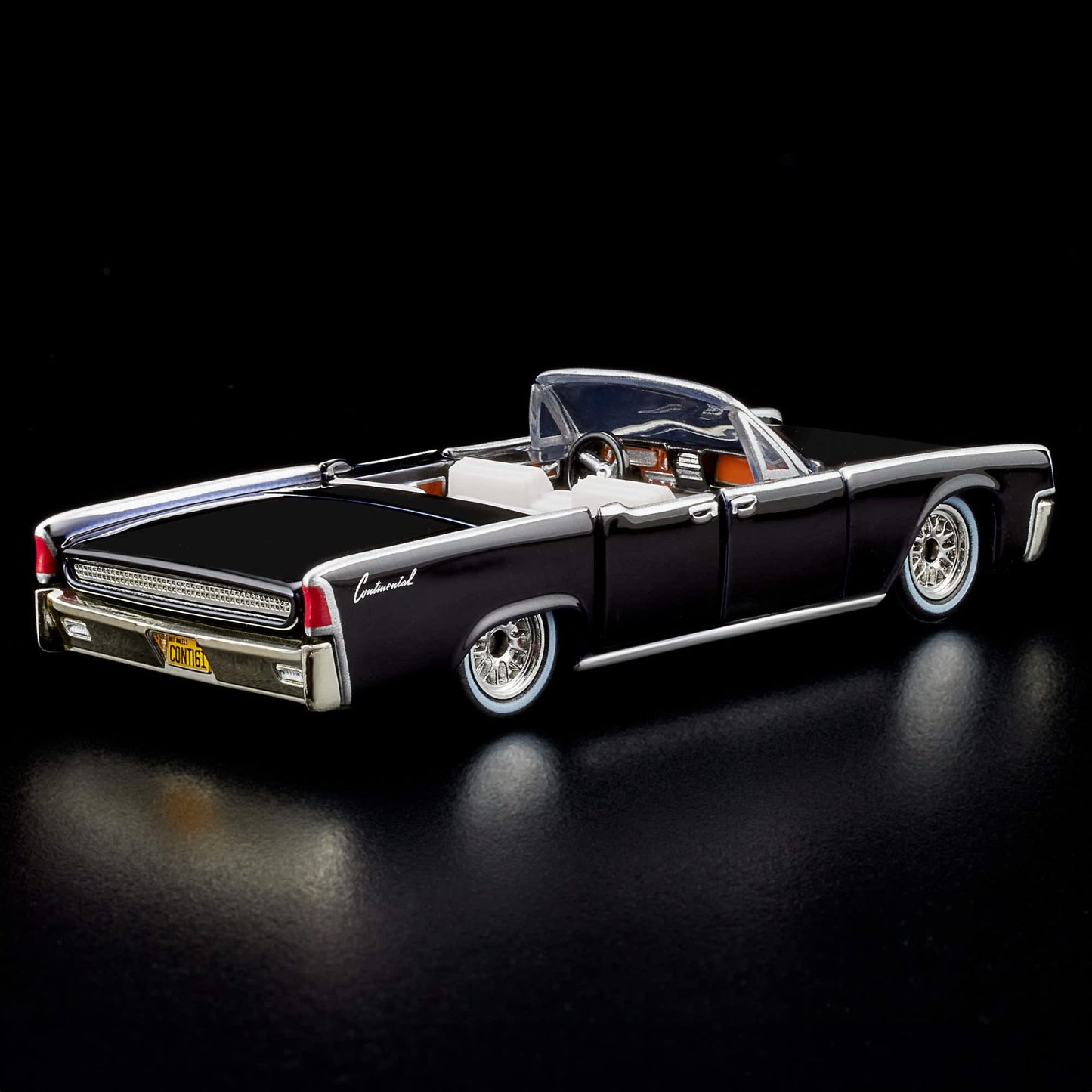 Hot Wheels '61 Lincoln Continental Red Line Club Exclusive With Acrylic Case