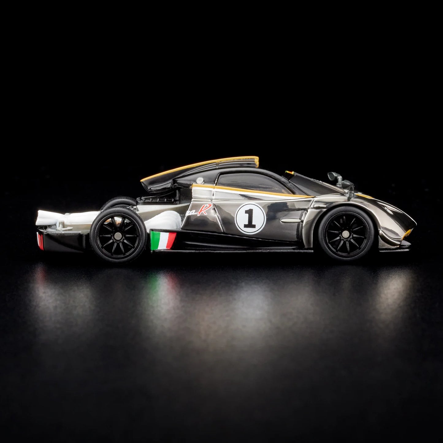 Hot Wheels '21 Pagani Huayra R Red Line Club Exclusive With Acrylic Case