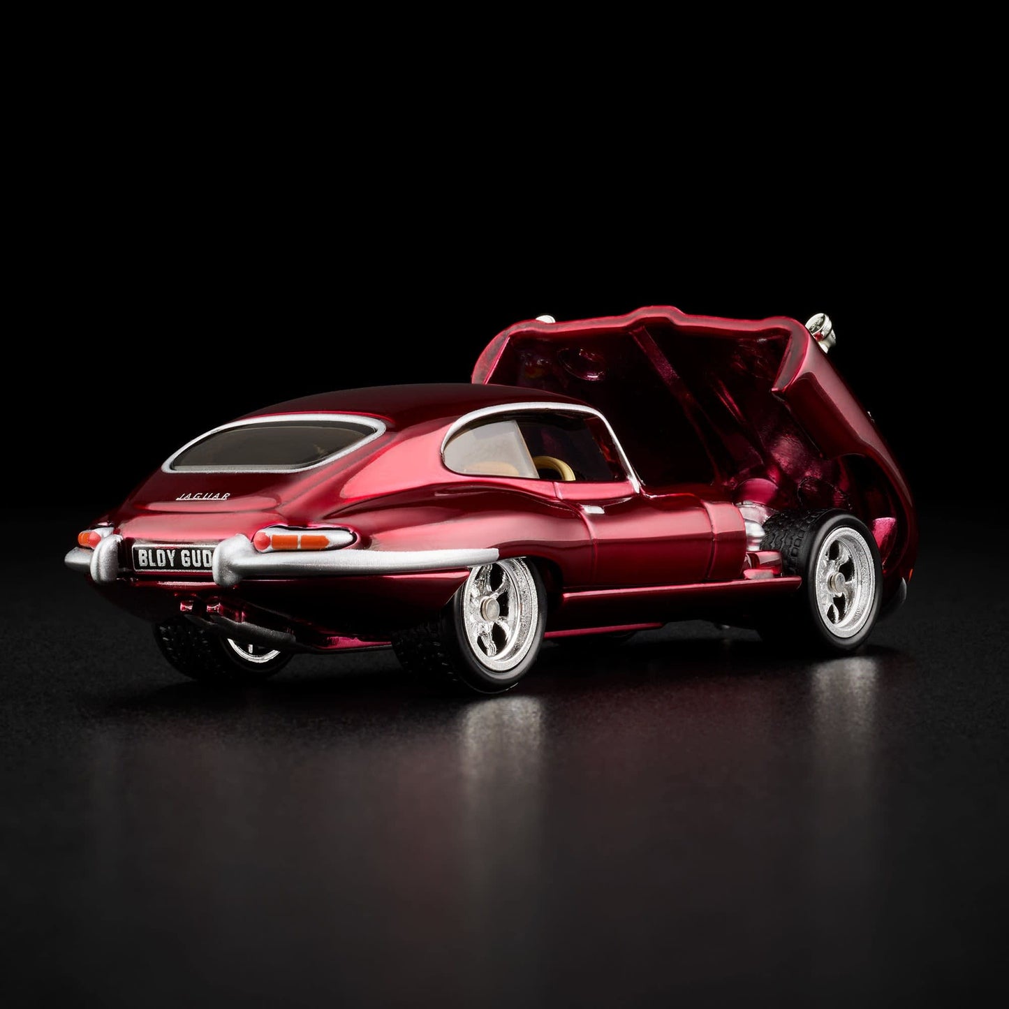 Hot Wheels 1964 Jaguar E-Type Red Line Club Exclusive With Acrylic Case