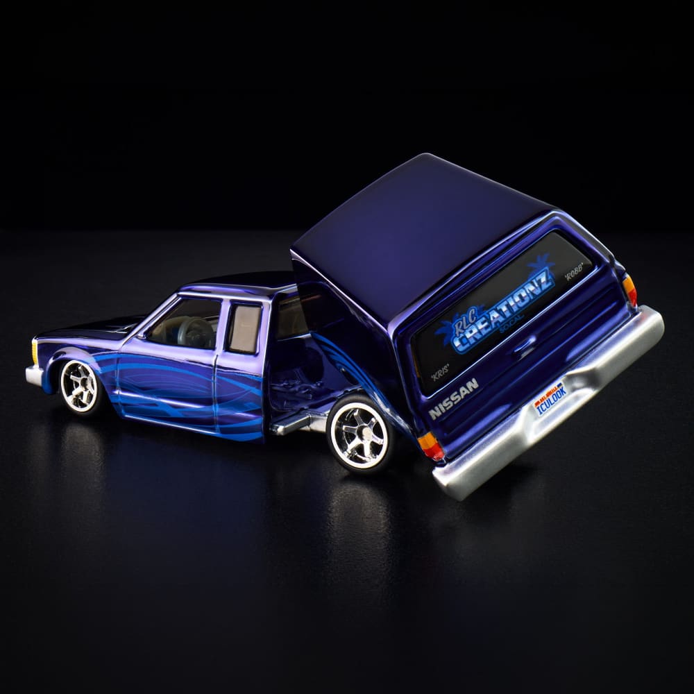Hot Wheels 1986 Nissan 720 King Cab Red Line Club Exclusive