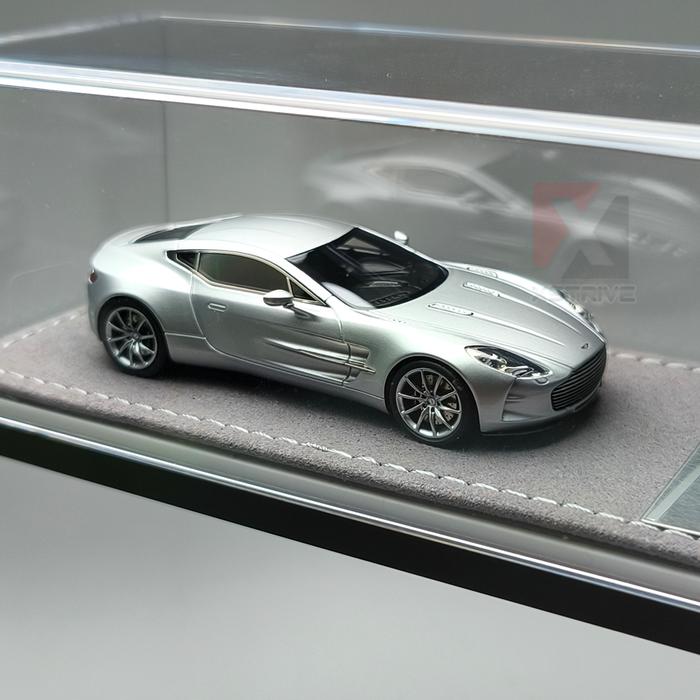 Deepmaker 1/64 Resin Aston Martin One-77 Pearl White Limited Edition 179/199 With Acrylic Case & Polishing Cloth