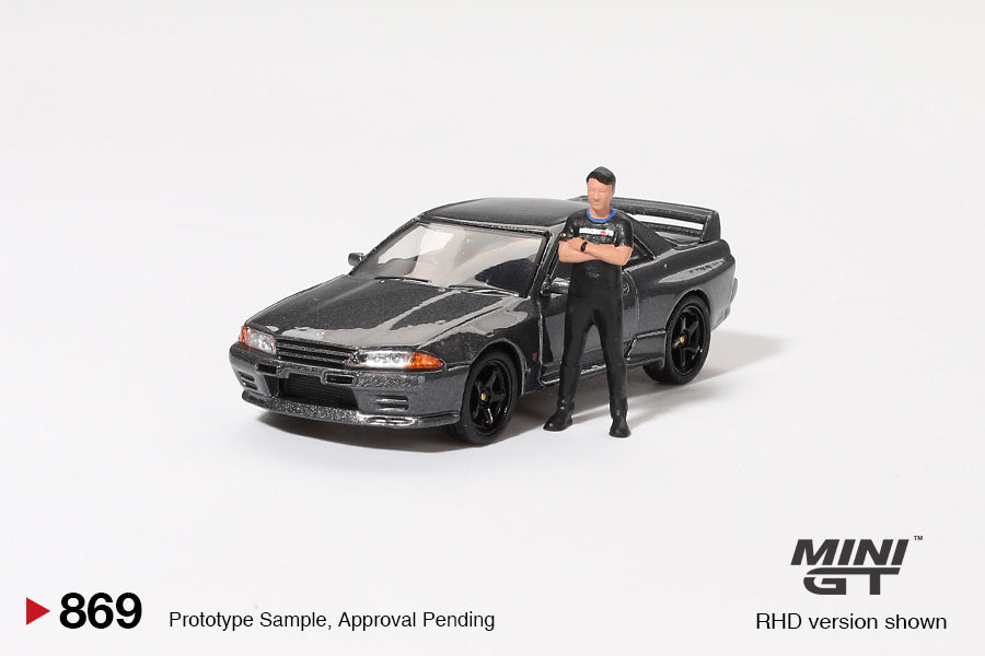 Mini GT Nissan Skyline GT-R (R32) With Matsuda Figure