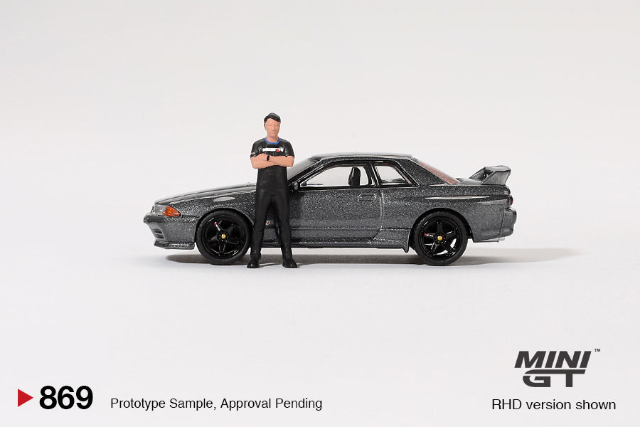 Mini GT Nissan Skyline GT-R (R32) With Matsuda Figure