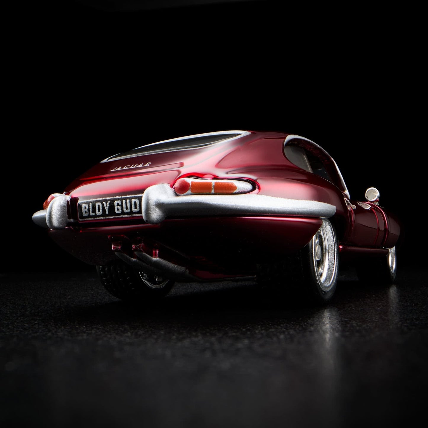 Hot Wheels 1964 Jaguar E-Type Red Line Club Exclusive With Acrylic Case
