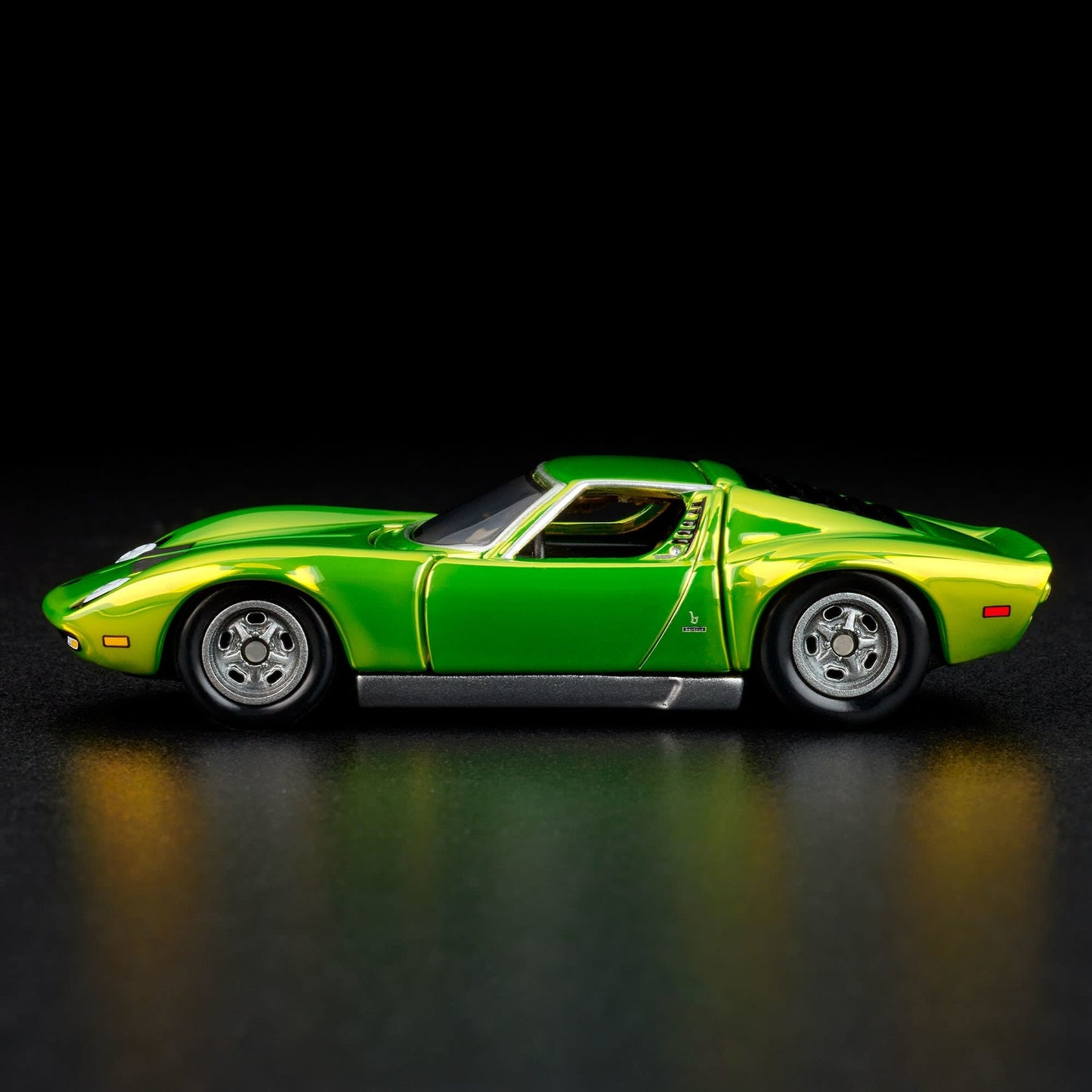 Hot Wheels '71 Lamborghini Miura P400 SV Red Line Club Exclusive With Acrylic Case