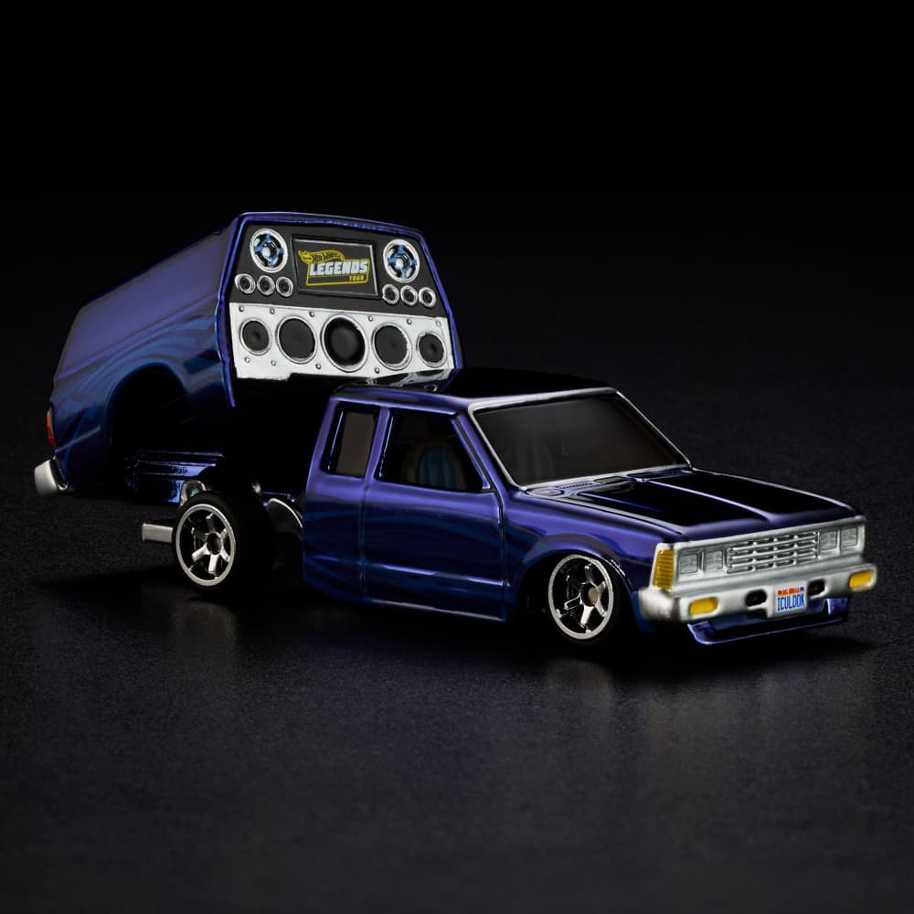 Hot Wheels 1986 Nissan 720 King Cab Red Line Club Exclusive