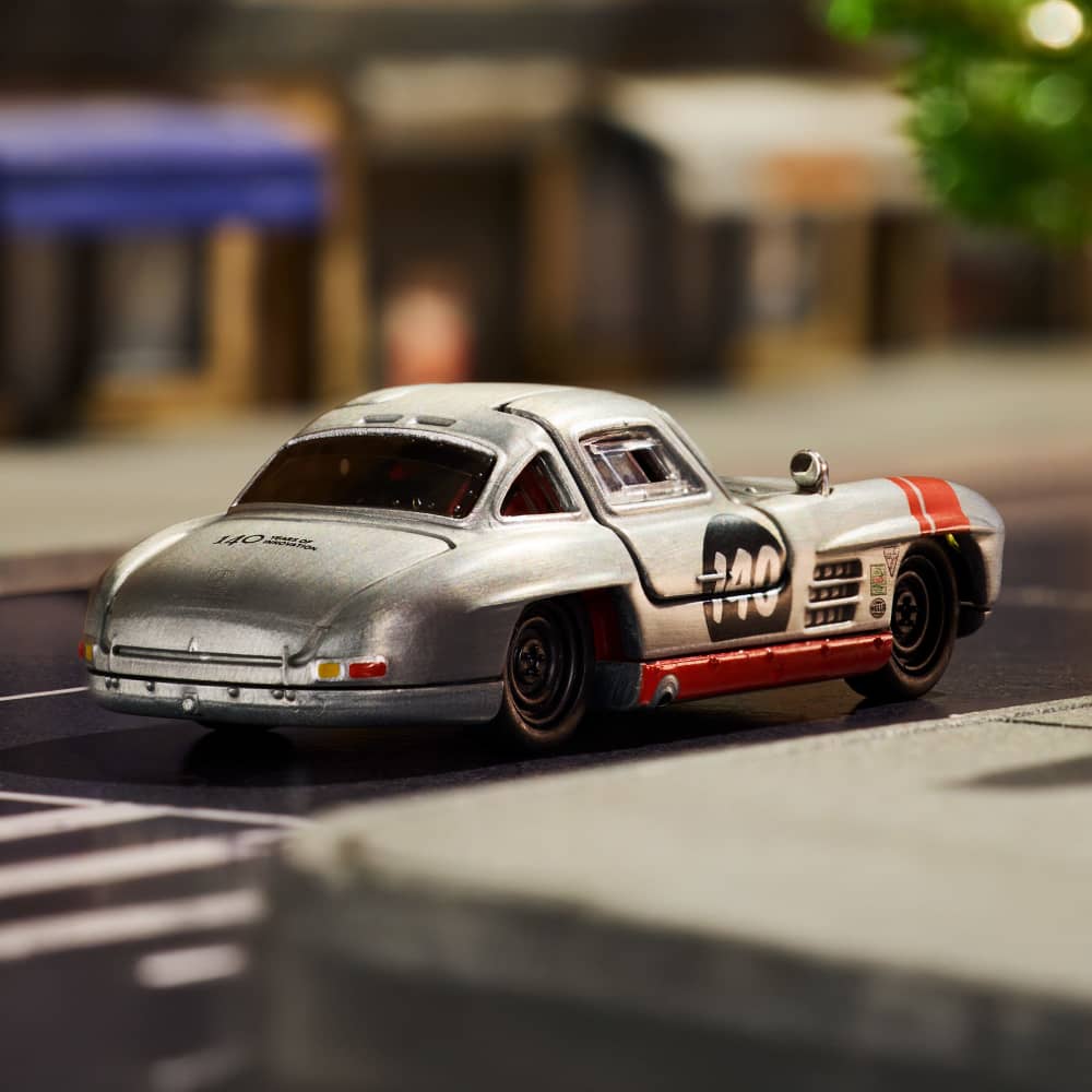 Hot Wheels Elite 64 Mercedes-Benz 300 SL With Card Protector
