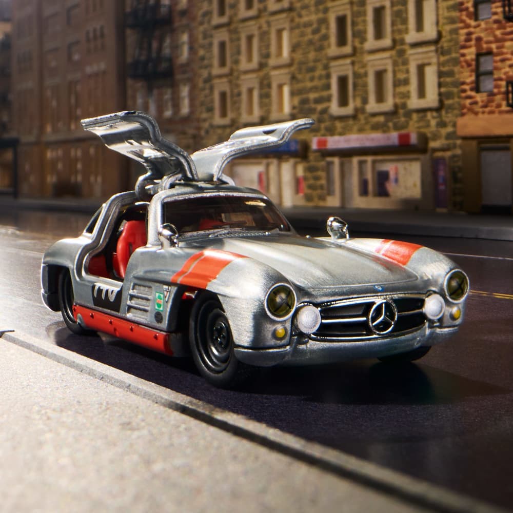 Hot Wheels Elite 64 Mercedes-Benz 300 SL With Card Protector