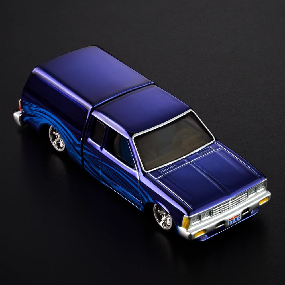 Hot Wheels 1986 Nissan 720 King Cab Red Line Club Exclusive