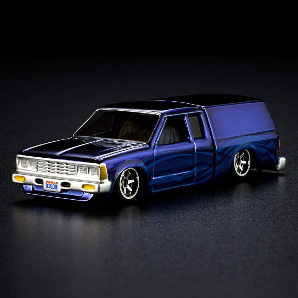 Hot Wheels 1986 Nissan 720 King Cab Red Line Club Exclusive