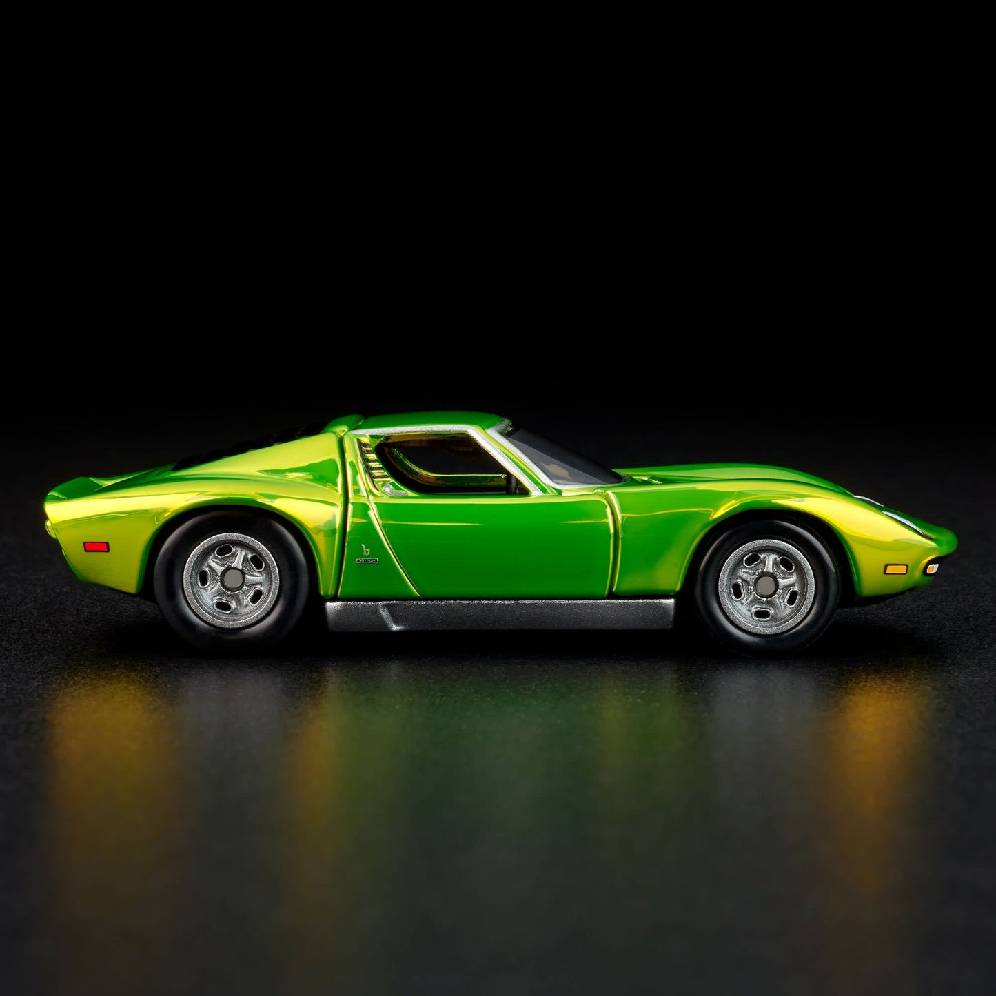 Hot Wheels '71 Lamborghini Miura P400 SV Red Line Club Exclusive With Acrylic Case