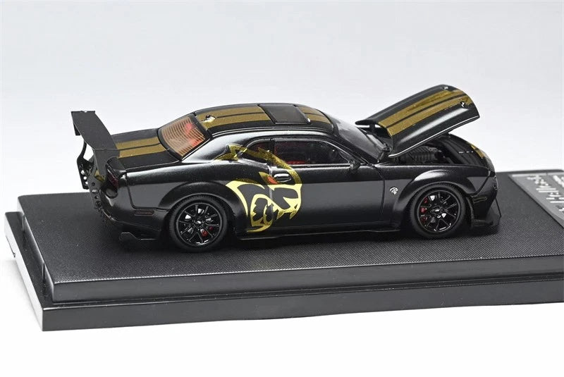 Stance Hunter 1/64 Dodge Challenger SRT Hellcat Limited Edition 1 Of 499 With Acrylic Case