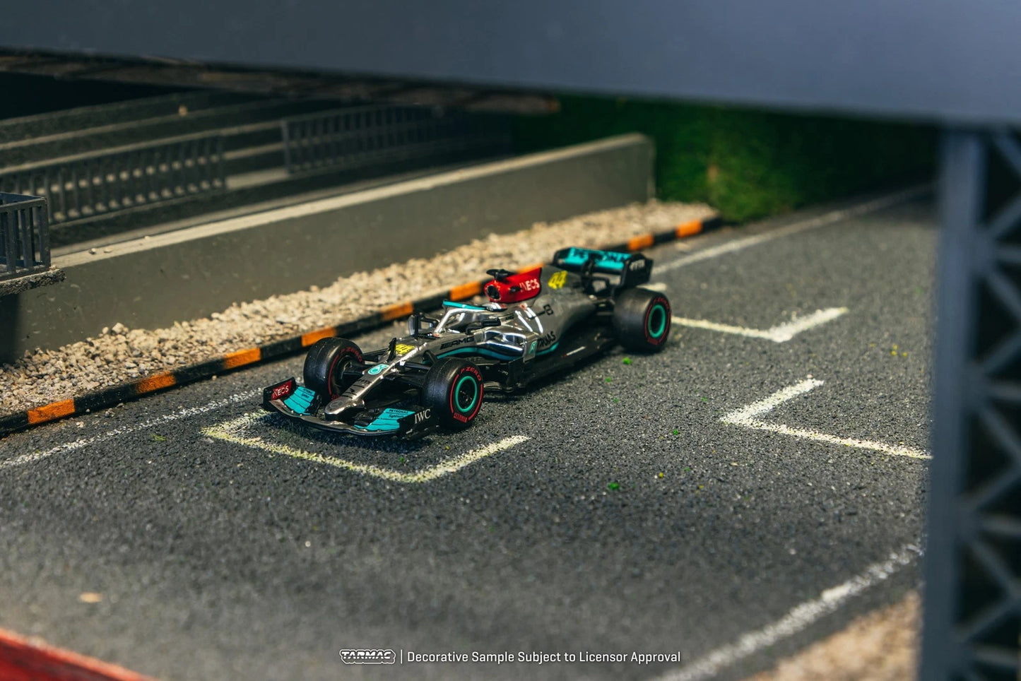 Tarmac Works 1/64 Mercedes-AMG W12 E Performance Las Vegas Grand Prix Launch Party