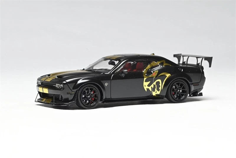 Stance Hunter 1/64 Dodge Challenger SRT Hellcat Limited Edition 1 Of 499 With Acrylic Case