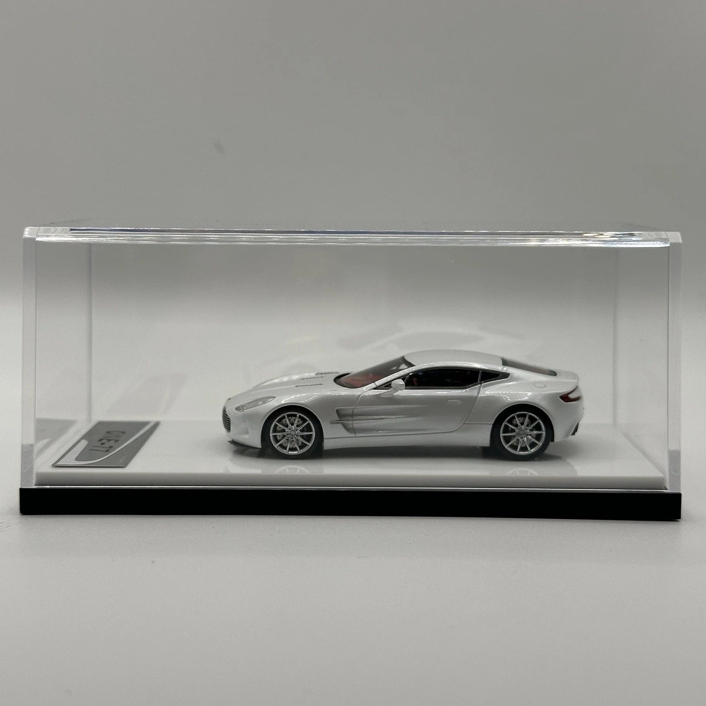 Deepmaker 1/64 Resin Aston Martin One-77 Pearl White Limited Edition 179/199 With Acrylic Case & Polishing Cloth