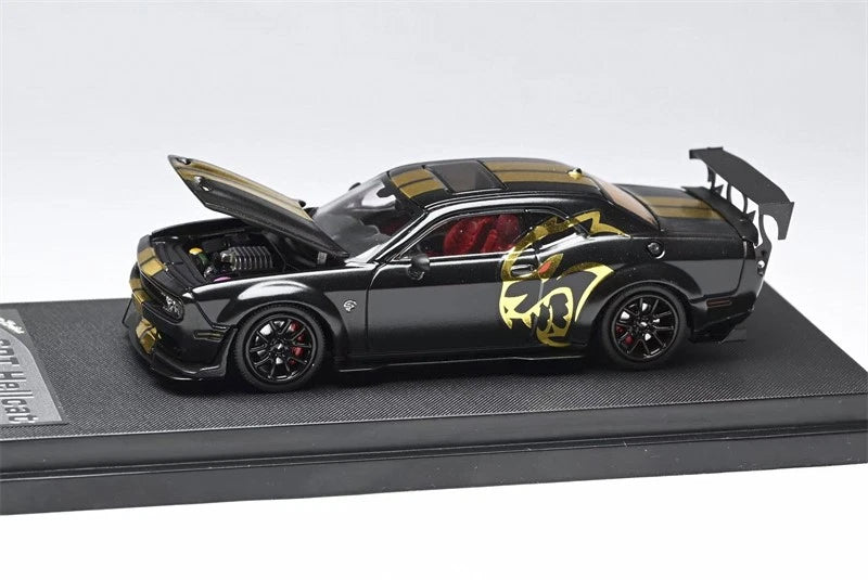 Stance Hunter 1/64 Dodge Challenger SRT Hellcat Limited Edition 1 Of 499 With Acrylic Case