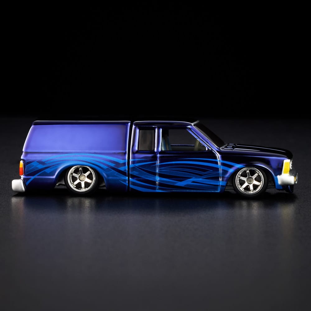 Hot Wheels 1986 Nissan 720 King Cab Red Line Club Exclusive
