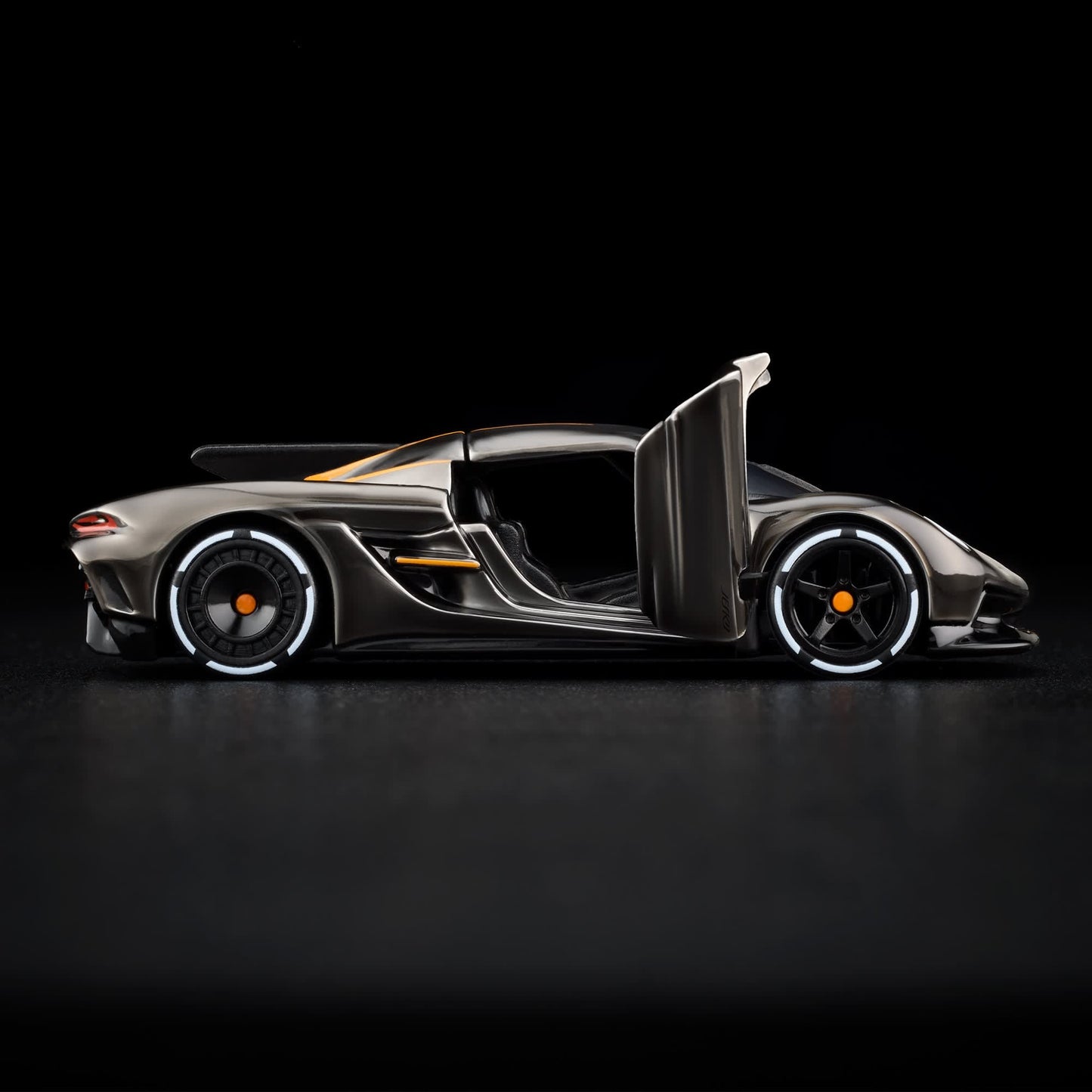 Hot Wheels Koenigsegg Jesko Absolut Red Line Club Exclusive With Acrylic Case