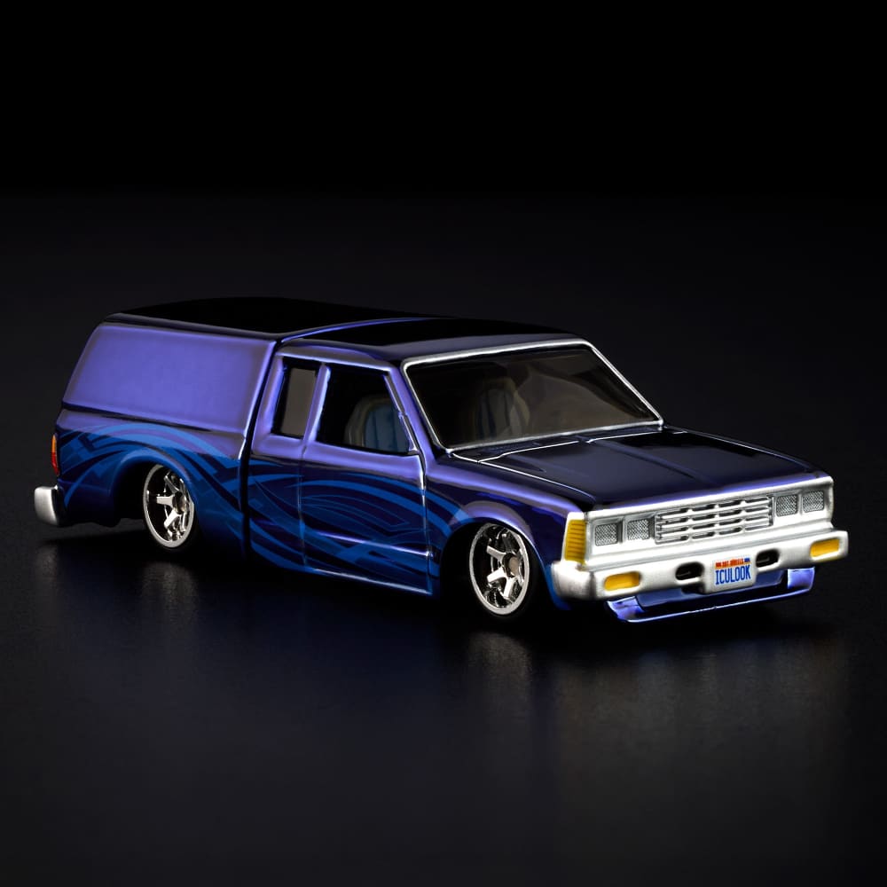 Hot Wheels 1986 Nissan 720 King Cab Red Line Club Exclusive