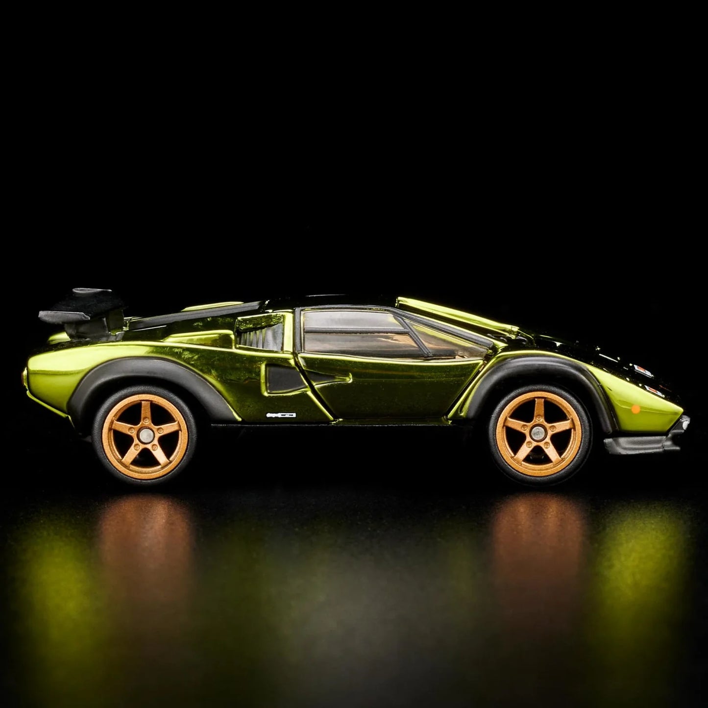 Hot Wheels '82 Lamborghini Countach LP500 S Red Line Club Exclusive With Acrylic Case